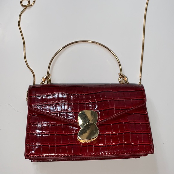 Handbags - Women's Faux Crocodile Skin Crossbody Bag